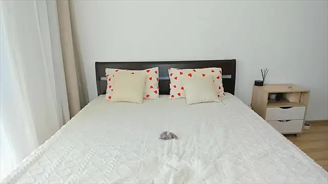 Xloe Queen online show from May 6, 5:44 am