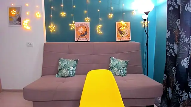 Snapshot of Xloe_Queen chatting on March 5, 9:16 am Xloe Queen online show from March 5, 9:16 am