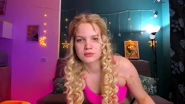 Snapshot of Xloe_Queen chatting on March 5, 1:28 pm Xloe Queen online show from March 5, 1:28 pm