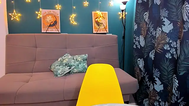 Snapshot of Xloe_Queen chatting on March 13, 1:40 pm Xloe Queen online show from March 13, 1:40 pm