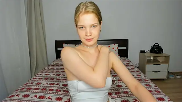 Xloe Queen online show from June 3, 4:44 pm