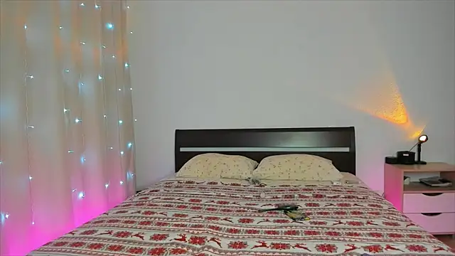 Xloe Queen online show from December 19, 1:02 pm