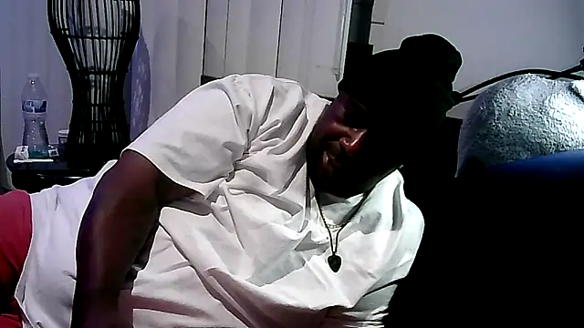 GOODCHOCOLATEDICK online show from December 6, 6:09 am