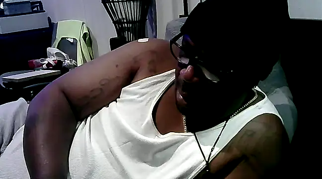 GOODCHOCOLATEDICK online show from December 5, 9:33 am