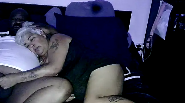 GOODCHOCOLATEDICK online show from December 19, 1:18 pm