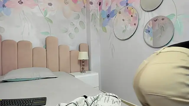 Snapshot of pola_adams_ chatting on September 12, 9:42 am pola adams online show from September 12, 9:42 am
