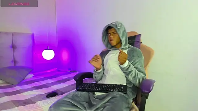 Snapshot of Jeffry_wolvess chatting on March 19, 3:41 am Jeffry wolvess online show from March 19, 3:41 am