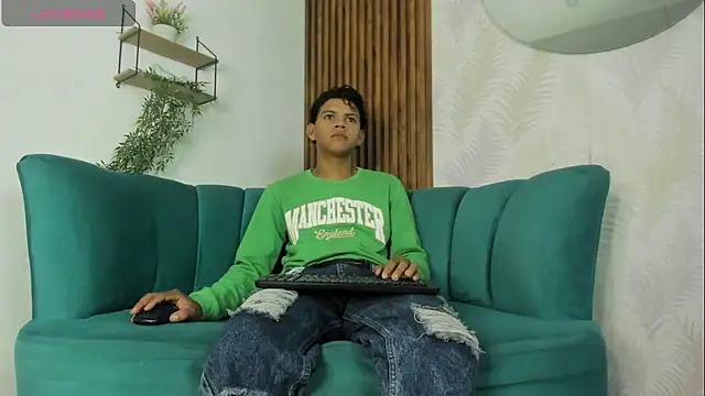 Snapshot of Jeffry_wolvess chatting on February 13, 2:28 pm Jeffry wolvess online show from February 13, 2:28 pm