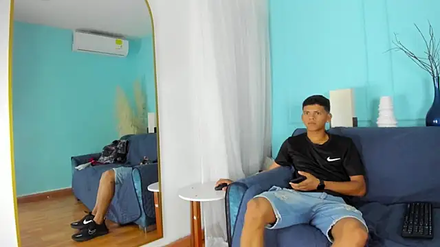 Snapshot of Jeffry_wolvess chatting on March 14, 8:17 pm Jeffry wolvess online show from March 14, 8:17 pm