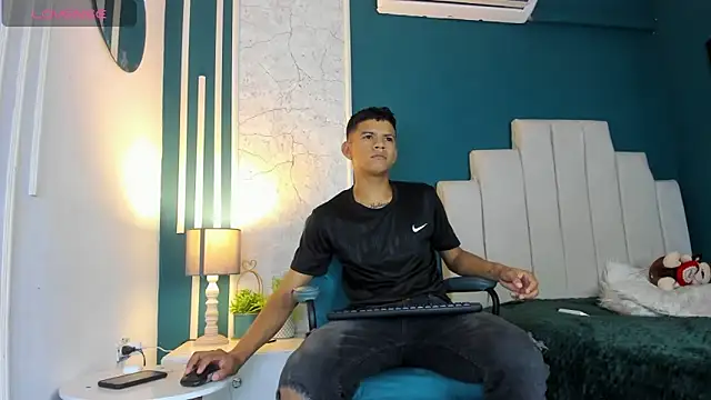 Snapshot of Jeffry_wolvess chatting on February 27, 12:34 pm Jeffry wolvess online show from February 27, 12:34 pm