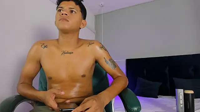 Snapshot of Jeffry_wolvess chatting on February 24, 12:00 am Jeffry wolvess online show from February 24, 12:00 am