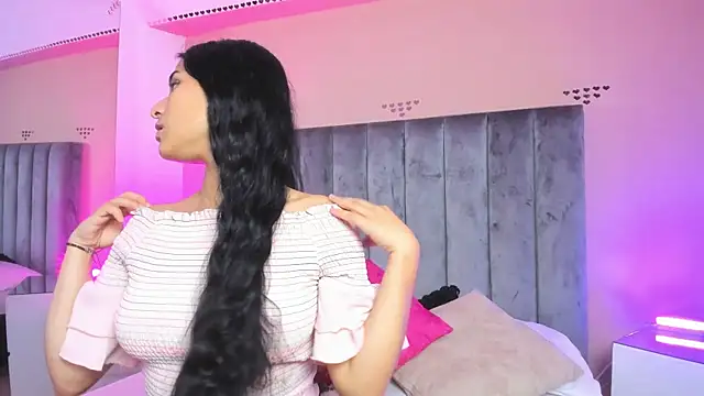 Giselle Roldan online show from December 5, 4:22 am