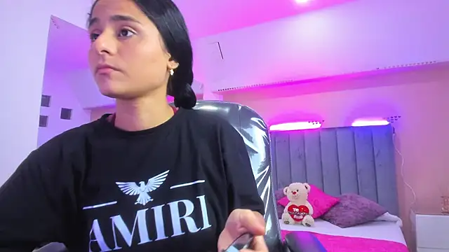 Giselle Roldan online show from December 19, 3:43 am