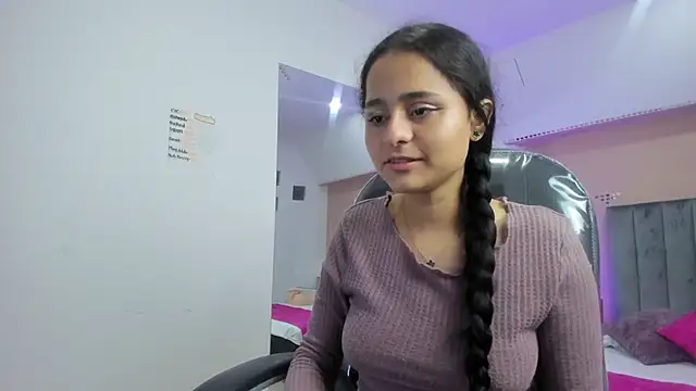 Giselle Roldan online show from February 13, 7:47 pm