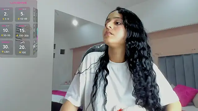 Giselle Roldan online show from November 15, 8:02 pm