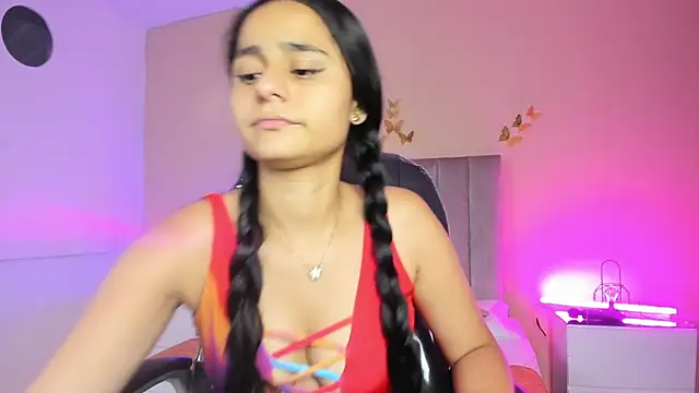 Giselle Roldan online show from April 15, 3:45 am