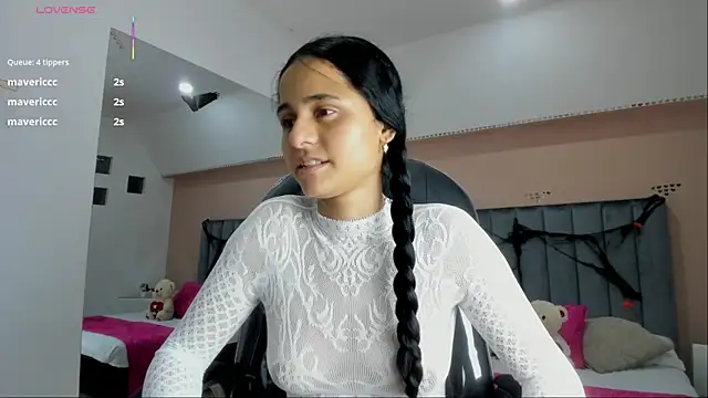 Giselle Roldan online show from October 25, 8:09 pm