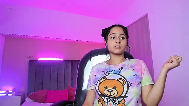 Giselle Roldan online show from March 29, 3:41 am