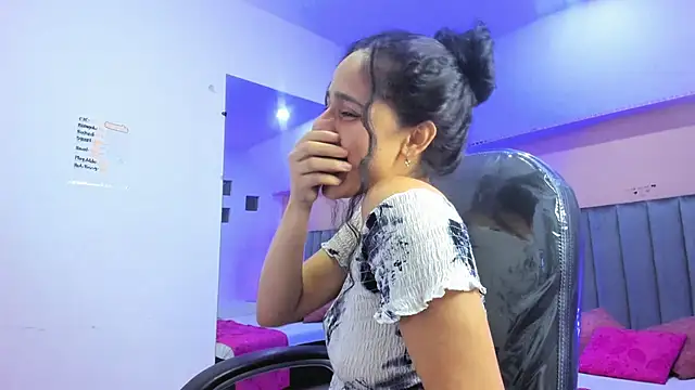 Giselle Roldan online show from February 27, 3:51 am