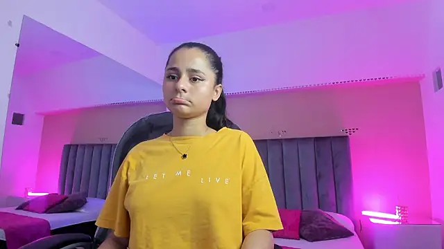 Giselle Roldan online show from February 24, 7:26 pm