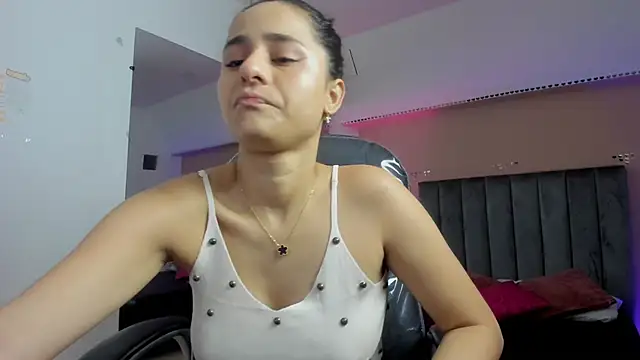 Giselle Roldan online show from March 7, 7:52 pm