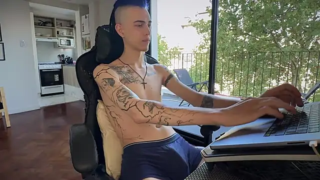 Den BlueXx online show from March 31, 7:16 pm