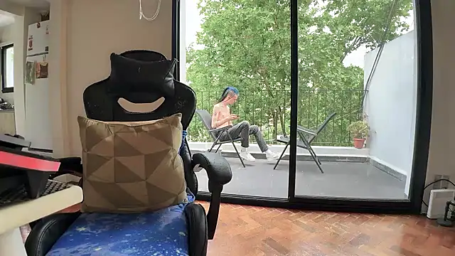 Snapshot of Den_BlueXx chatting on November 27, 6:52 pm Den BlueXx online show from November 27, 6:52 pm