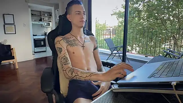 Den BlueXx online show from April 8, 7:37 pm