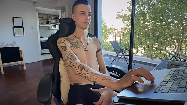 Den BlueXx online show from April 4, 7:53 pm