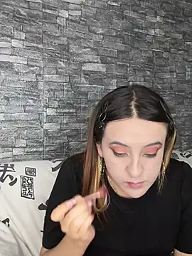 Snapshot of SarahXRusso chatting on January 22, 1:20 am SarahXRusso online show from January 22, 1:20 am