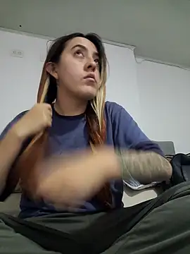 Snapshot of SarahXRusso chatting on February 4, 4:37 am SarahXRusso online show from February 4, 4:37 am