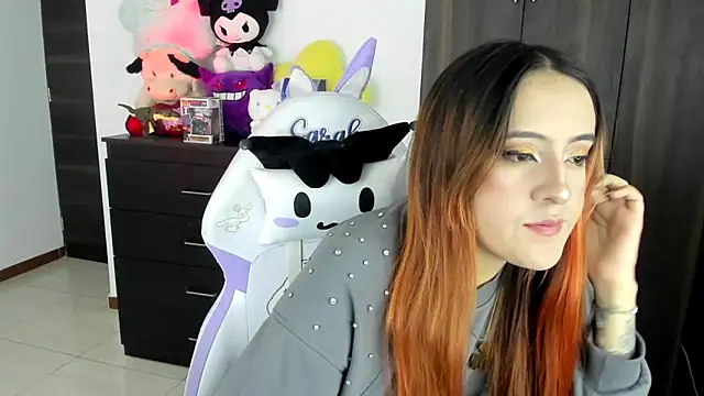 Snapshot of SarahXRusso chatting on March 8, 3:06 am SarahXRusso online show from March 8, 3:06 am