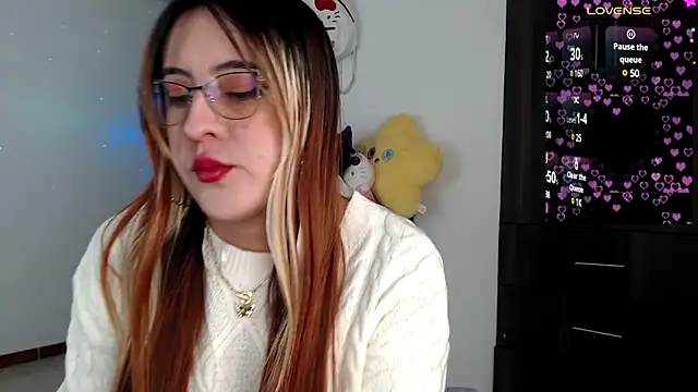 Snapshot of SarahXRusso chatting on January 7, 5:12 am SarahXRusso online show from January 7, 5:12 am