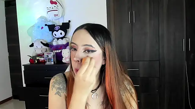 Snapshot of SarahXRusso chatting on March 7, 2:04 am SarahXRusso online show from March 7, 2:04 am