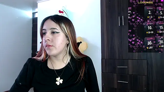 Snapshot of SarahXRusso chatting on December 18, 3:00 pm SarahXRusso online show from December 18, 3:00 pm