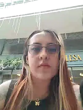 Snapshot of SarahXRusso chatting on December 13, 8:37 pm SarahXRusso online show from December 13, 8:37 pm