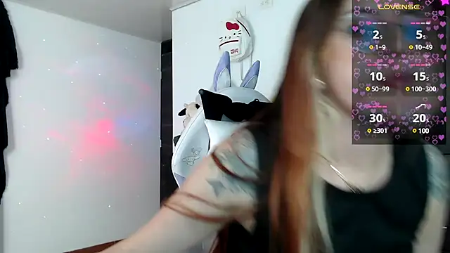 Snapshot of SarahXRusso chatting on December 14, 6:56 am SarahXRusso online show from December 14, 6:56 am