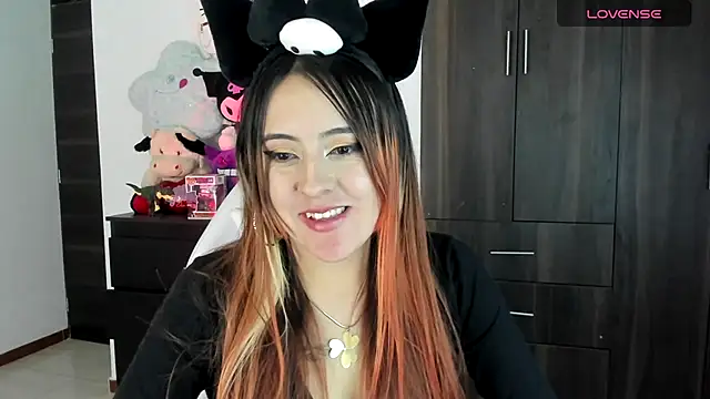 Snapshot of SarahXRusso chatting on March 4, 6:26 am SarahXRusso online show from March 4, 6:26 am