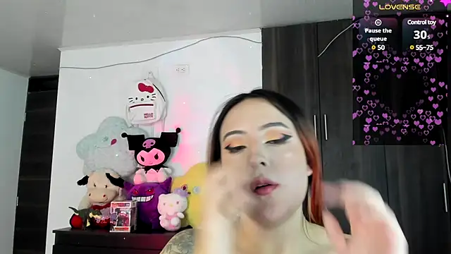 Snapshot of SarahXRusso chatting on March 4, 12:18 am SarahXRusso online show from March 4, 12:18 am