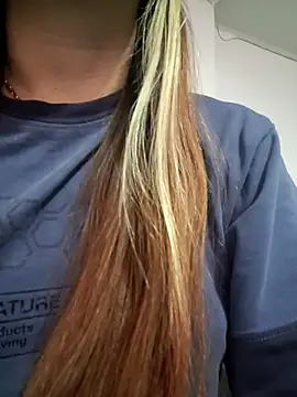 Snapshot of SarahXRusso chatting on February 5, 6:13 am SarahXRusso online show from February 5, 6:13 am