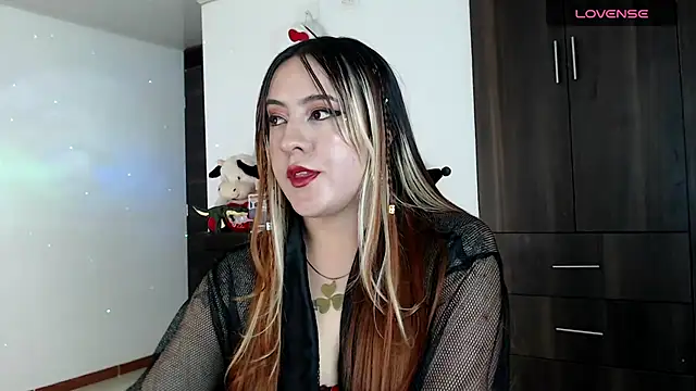 Snapshot of SarahXRusso chatting on December 26, 1:51 am SarahXRusso online show from December 26, 1:51 am