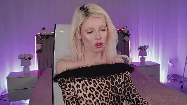 Snapshot of PamelamyDreamys chatting on April 22, 8:37 pm PamelamyDreamys online show from April 22, 8:37 pm