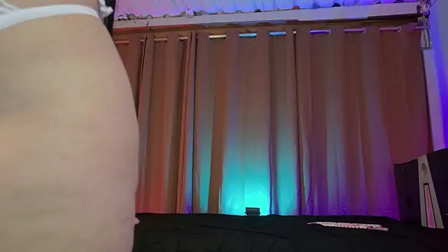 Little maeve online show from November 3, 12:05 am