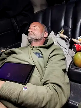 DatingProfile USA 43 str8 online show from February 11, 4:01 am