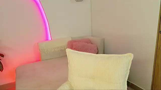 AllissonJames online show from May 8, 11:25 am