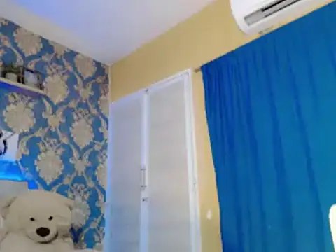 Snapshot of nicoledollts chatting on October 4, 4:25 am nicoledollts online show from October 4, 4:25 am