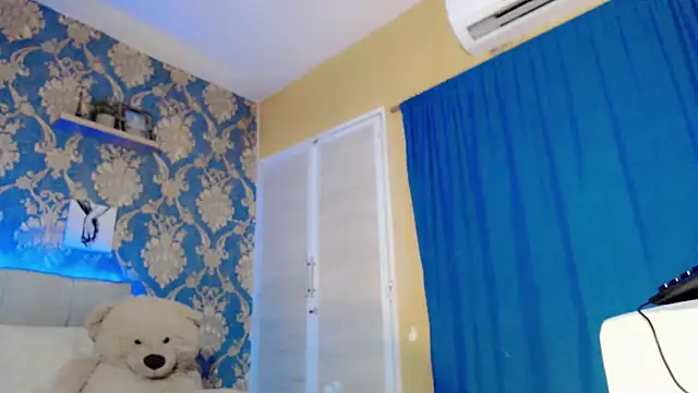 nicoledollts online show from May 12, 1:17 pm