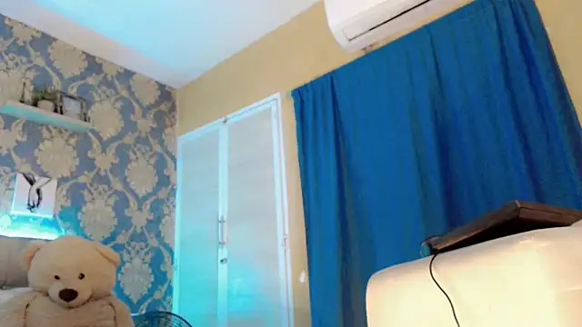 nicoledollts online show from April 8, 5:47 pm