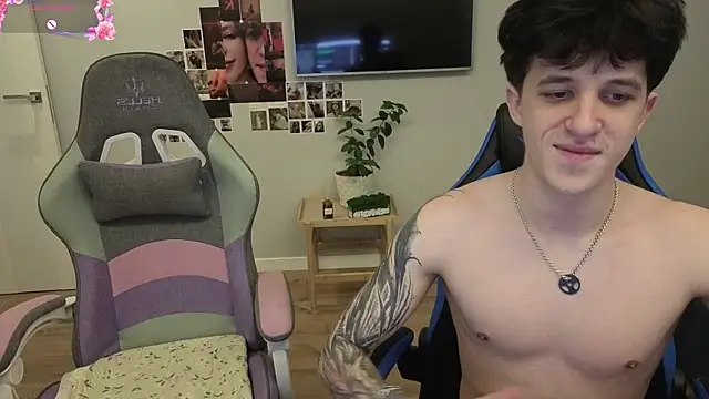 Snapshot of gopolsme chatting on December 1, 3:07 am gopolsme online show from December 1, 3:07 am