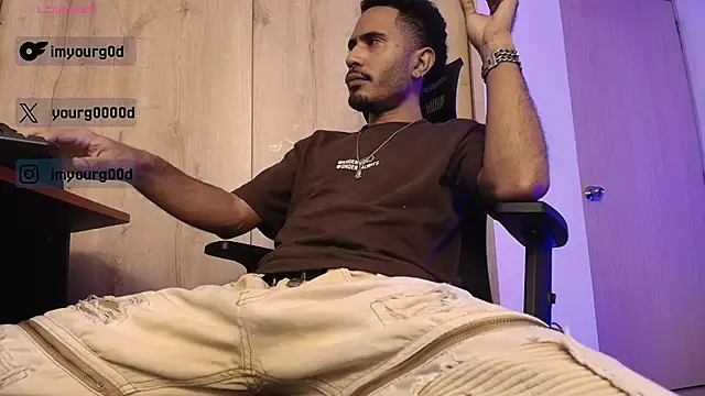 Snapshot of coleman160 chatting on March 3, 3:13 am coleman160 online show from March 3, 3:13 am